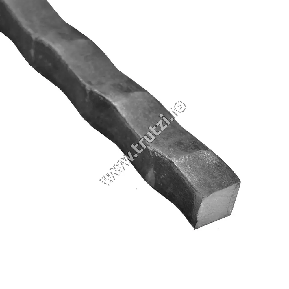 Imagine otel patrat amprentat batut 30x30mm